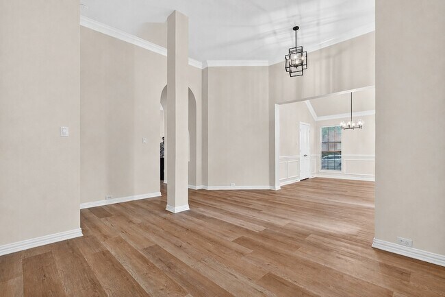 Building Photo - 6864 Bushnell Dr