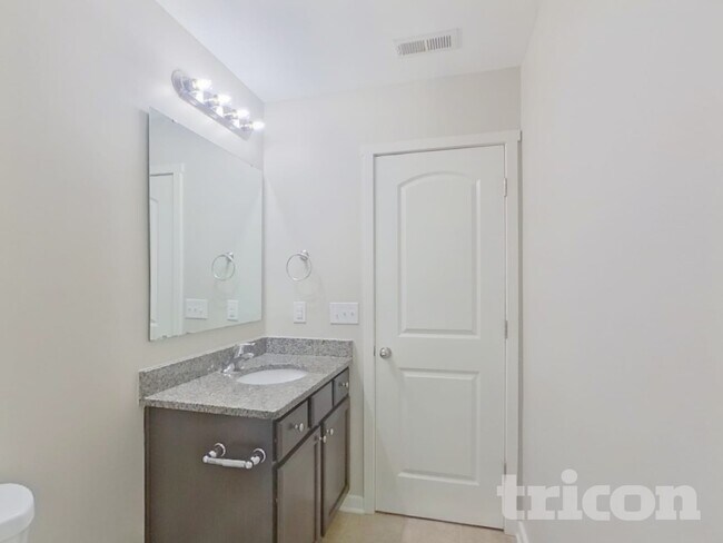 Building Photo - 930 Corvus Ct