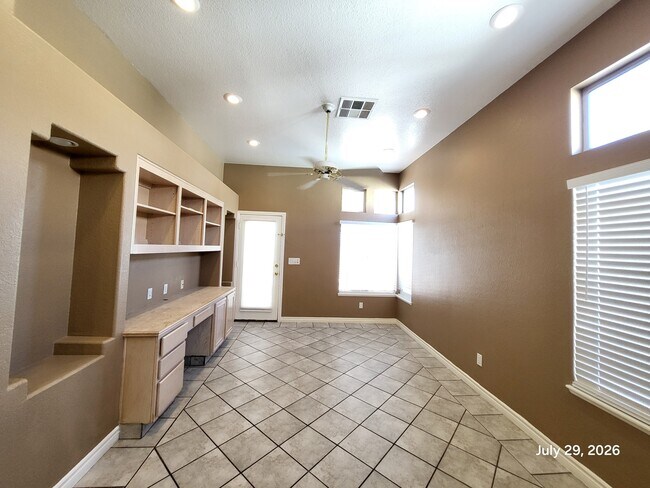 Building Photo - 9436 Summer Rain Dr