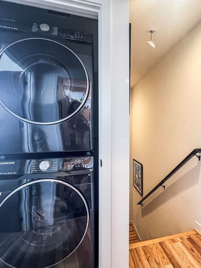 Building Photo - 3bd/2ba Seattle Townhome