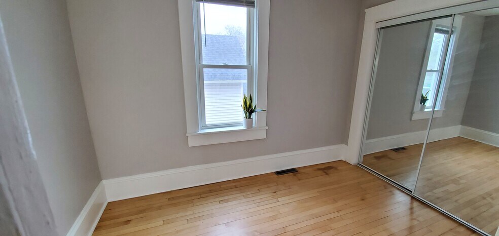 Building Photo - 510 S Academy St #2