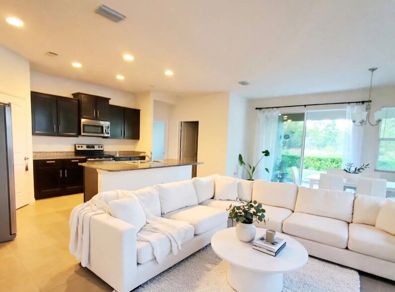 Building Photo - 17589 Garsalaso Cir