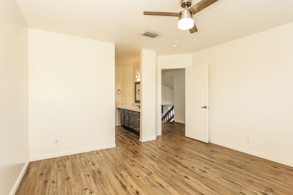 Building Photo - 921 S Val Vista Dr