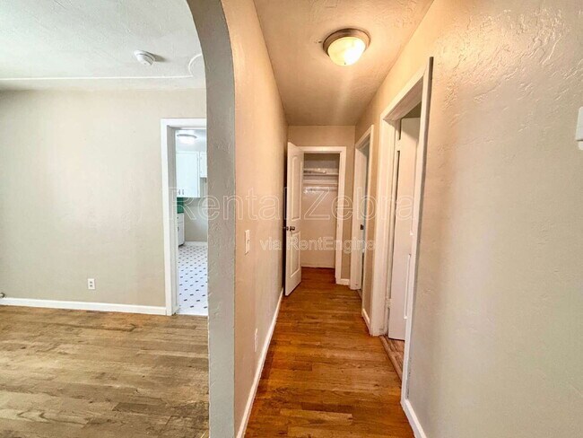 Building Photo - 1531 Marguerite St