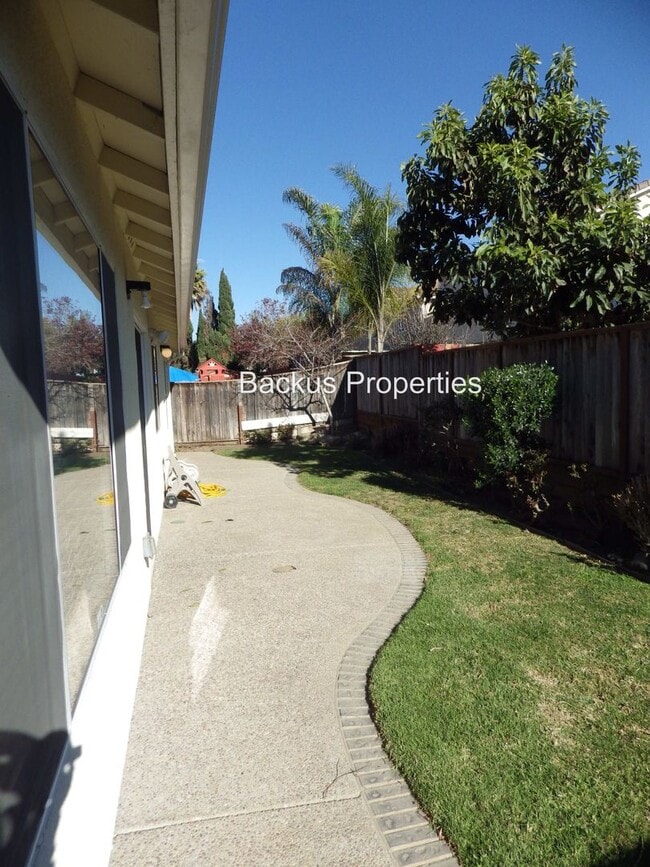 Building Photo - Wonderful Four beddroom home on Chamise Dr...