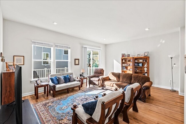 Building Photo - Like New! CLOSE TO I-95 & QUANTICO!