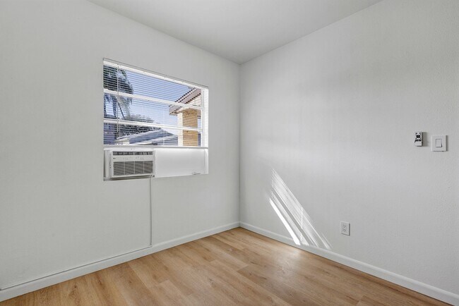 Building Photo - Charming Updated 1-Bedroom Home with Modern Kitchen & Cozy Front Patio