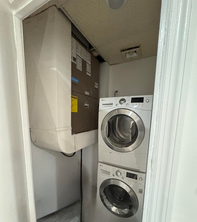 Building Photo - 210 Hamilton St