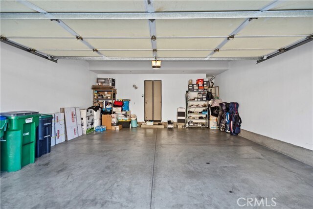 Building Photo - 18 Moonstone