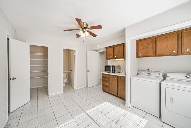 Building Photo - 11826 Cedar Pass Dr
