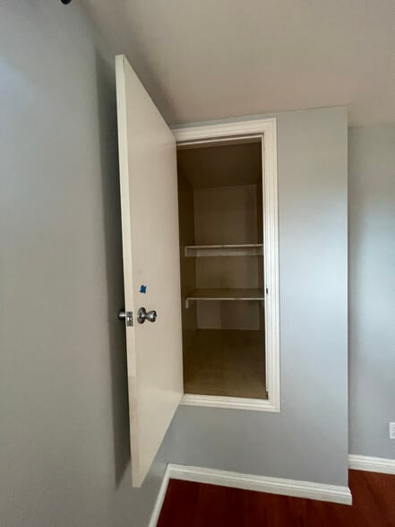 Building Photo - 5843 Myrtle Ave