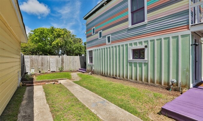 Building Photo - 1212 39th St