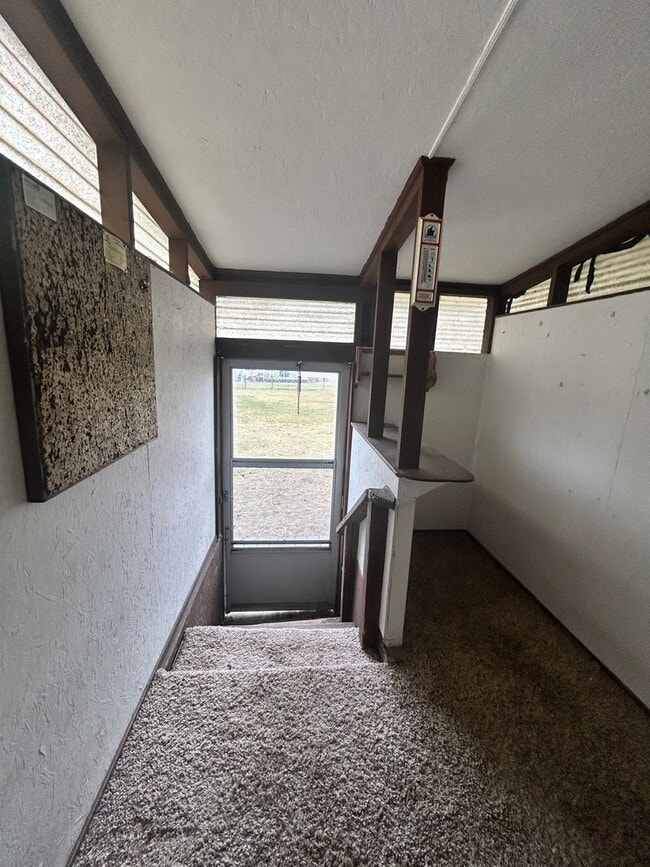 Building Photo - 3 Bed / 2 Bath  on One Acre – Garage Included