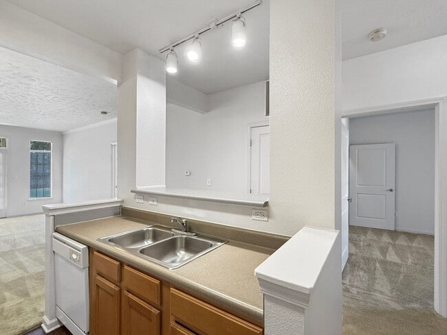 Building Photo - Grand Lakeside Escape: Spacious 3-Bedroom Retreat in Lakeshore Community