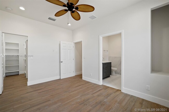 Building Photo - 711 N L St