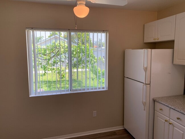 Building Photo - One Bedroom Cottage
