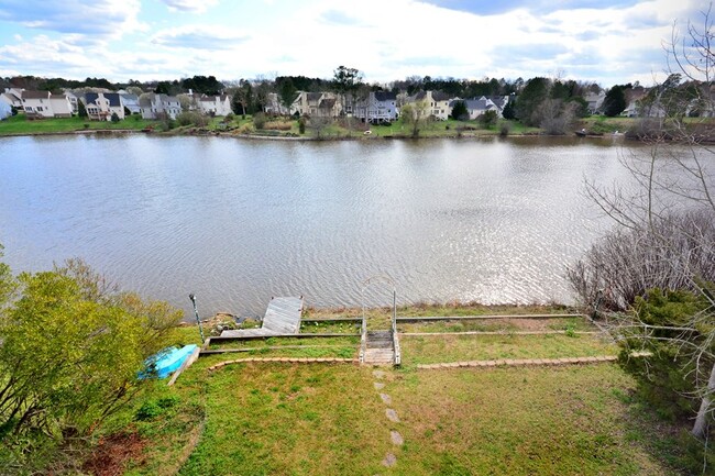 Building Photo - Lake Front Home