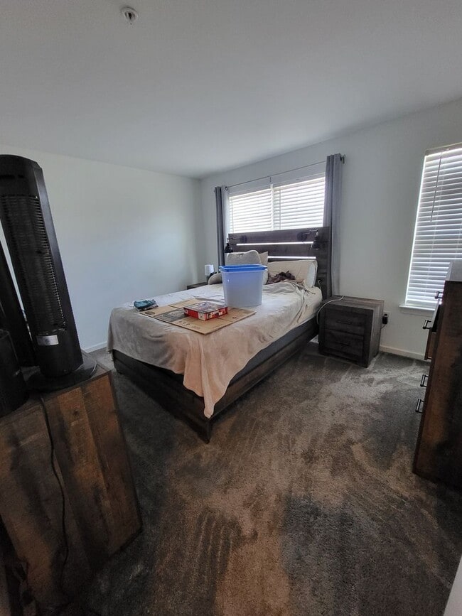 Building Photo - Spacious Modern 3 Bedroom Townhome in Annv...