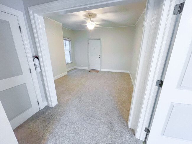 Building Photo - 206 E Main St