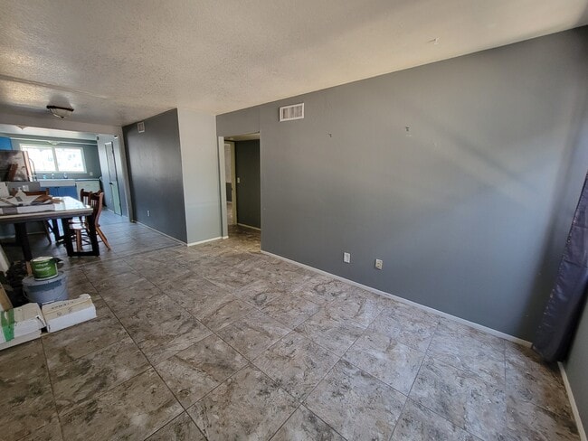 Building Photo - 1166 N Catalina Ave