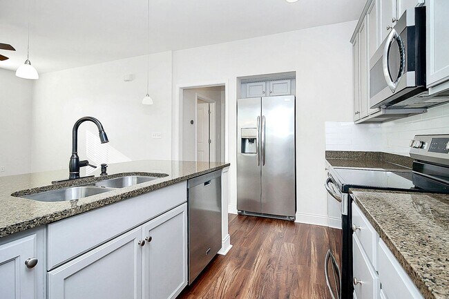 Primary Photo - One -bedroom 5 mins from uptown Charlotte!...