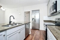 Building Photo - Beautiful 1-Bedroom Corner Unit - Just minutes from Uptown Charlotte!