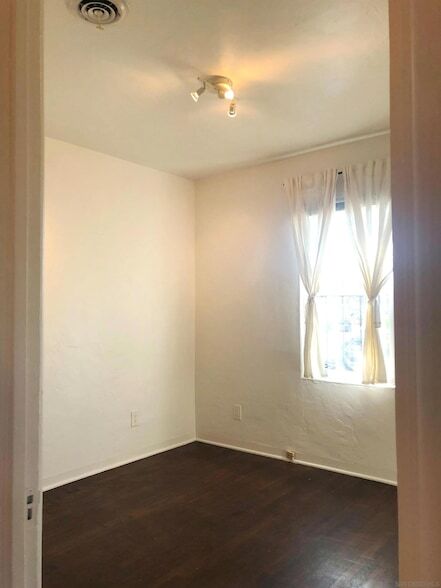 Building Photo - 4072 Meade Ave