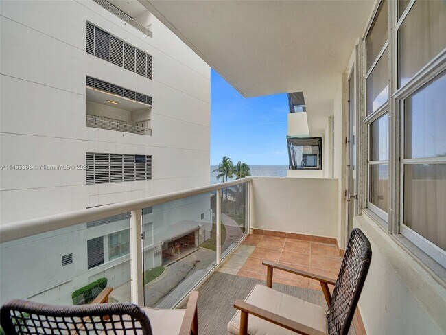 Building Photo - 3725 S Ocean Dr