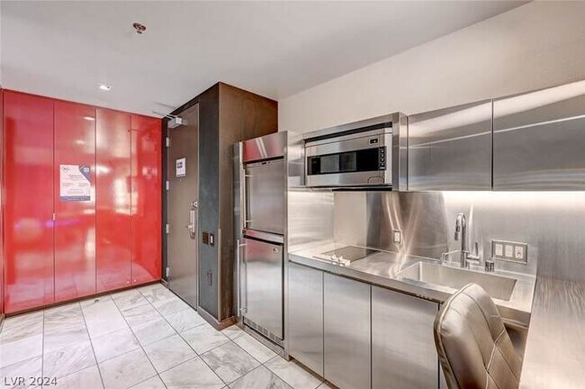 Building Photo - Palms Studio w/ Strip View & BALCONY ACCES...