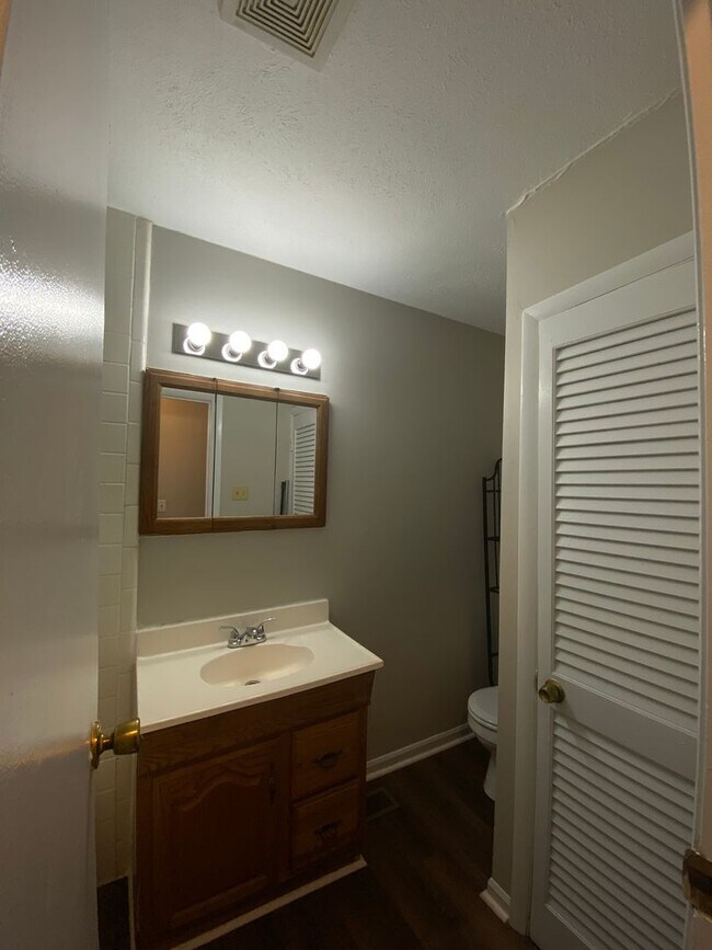 Building Photo - Welcome to Blueberry Hills located off Nicholasville Rd     20260615