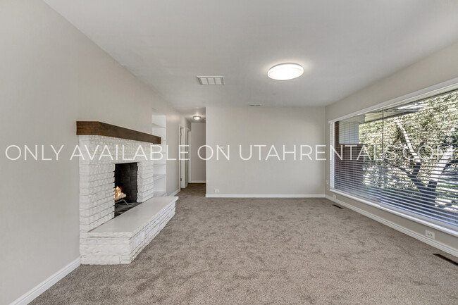 Building Photo - 639 600 W