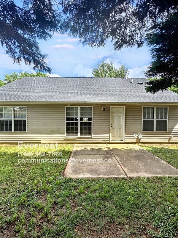 Building Photo - 2436 Fairstone Ave