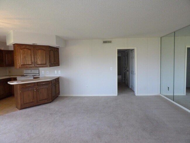 Building Photo - 4230 Pinehurst Cir