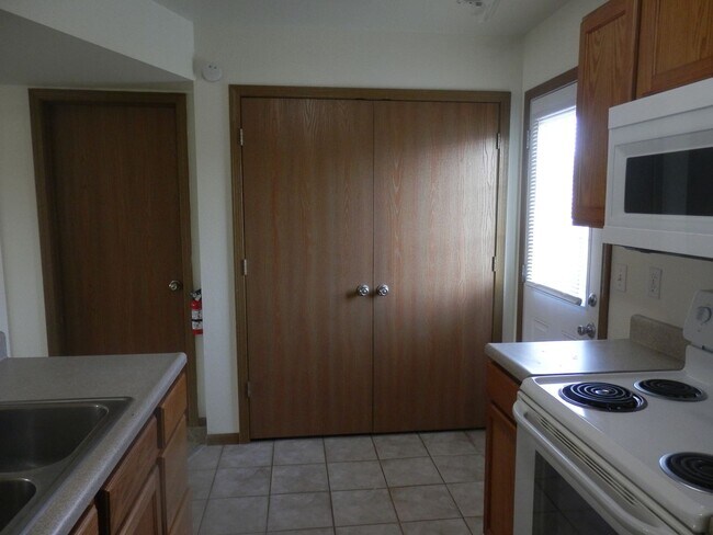 Building Photo - 5709-5711 Canaveral