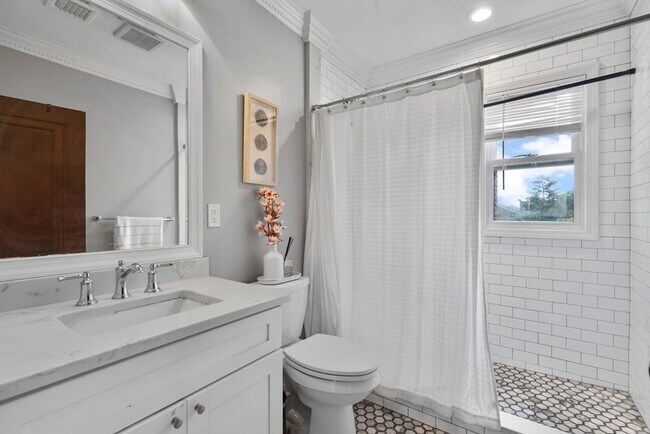 Building Photo - 81 Butler St