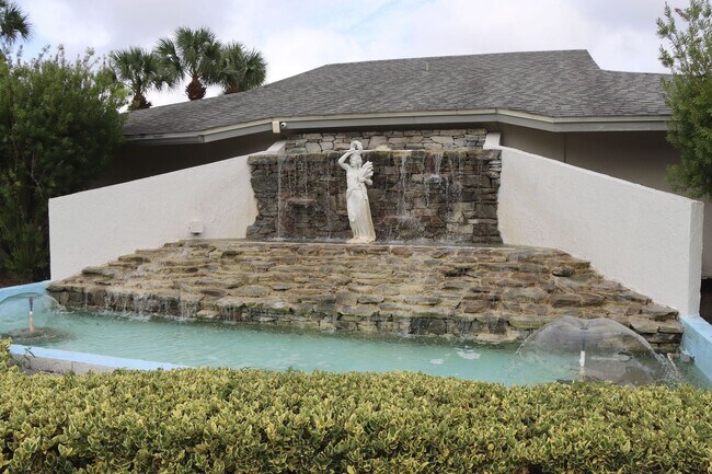 Building Photo - Furnished Unit in Fountain Gate Condo Asso...