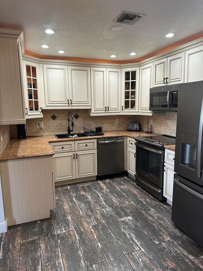 Building Photo - 13098 Quiet Woods Rd