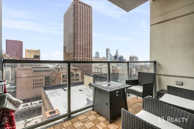 Building Photo - 235 W Van Buren St
