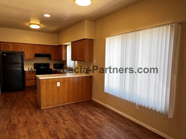 Building Photo - **Gated!!**Two Bedroom Townhome