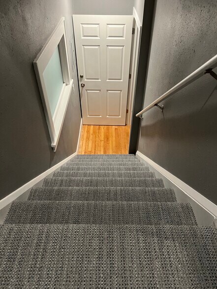 Front entry stairs - 1124 Emerald St