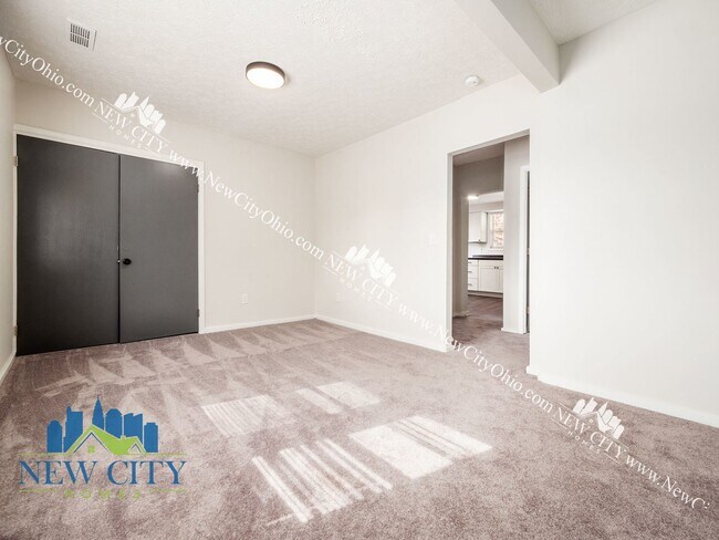 Building Photo - 753 1/2-878-872 Sullivant Ave