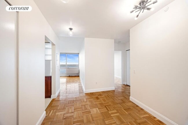 Building Photo - 217 E 96th St
