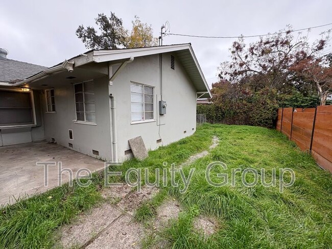 Building Photo - 1044 S Linda Vista St