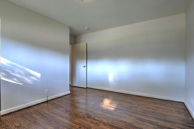 Building Photo - 3 Bdrm / 2 Bath One Level Home   Kingsport, TN