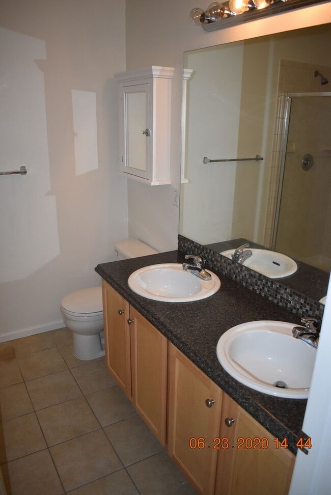 Building Photo - Beautiful 2 Bedroom Townhome / Old Town Ar...