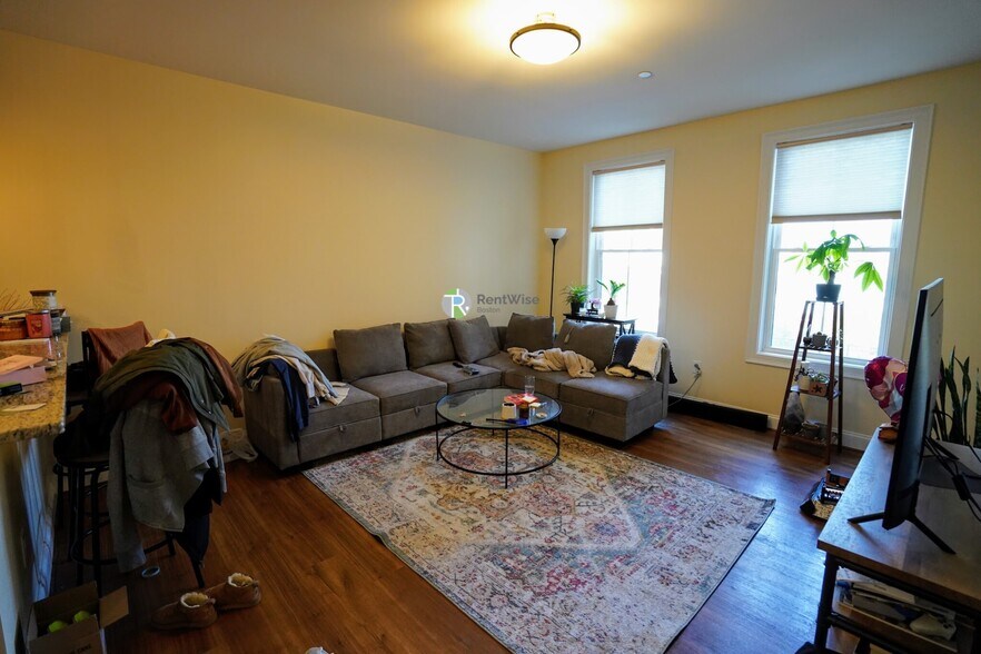 Building Photo - 315 Broadway