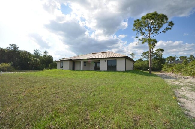 Building Photo - 1234 Bermar St