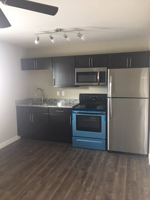 Building Photo - 320 E Main St