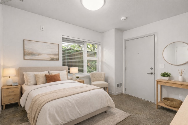 Interior Photo - 422 11th Ave - Amazing Studios!