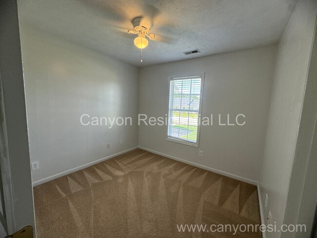 Building Photo - 323 Rushmore Ct